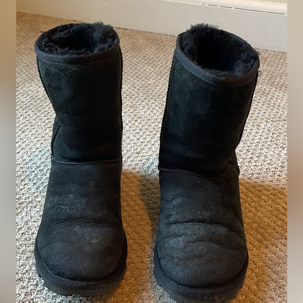 Black Uggs (short)